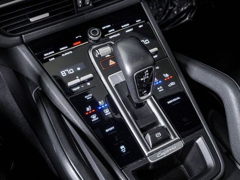 Used 2020 Porsche Cayenne AWD/4WD image 22