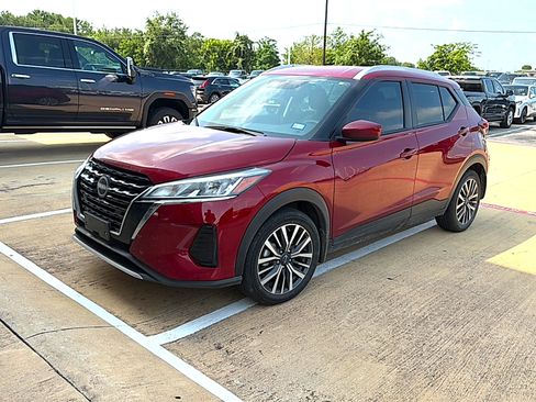 Used 2024 Nissan Kicks SV FWD image 2
