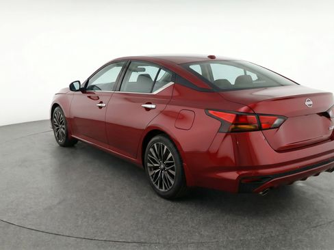 Used 2025 Nissan Altima 2.5 SV FWD image 6