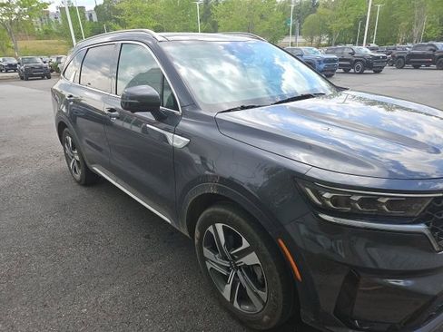 Used 2023 Kia Sorento SX Prestige w/ Panoramic Sunroof Package image 3