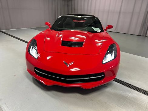 Used 2018 Chevrolet Corvette Stingray Coupe w/ 1LT RWD image 2