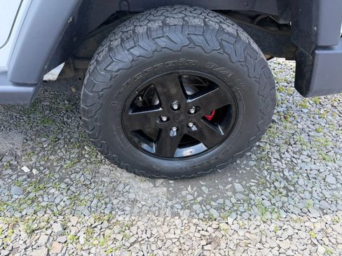 Used 2018 Jeep Wrangler Unlimited Sport S AWD/4WD image 9