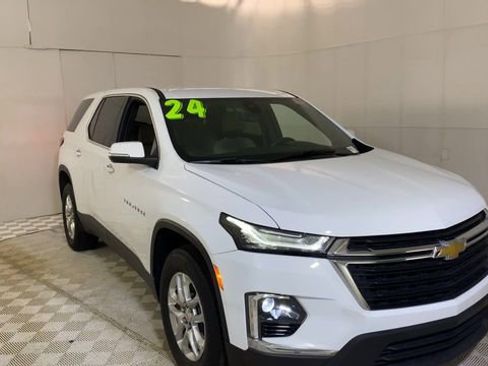Used 2024 Chevrolet Traverse LS w/ Safety Package FWD image 5
