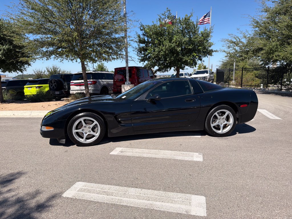 Used 2000 Chevrolet Corvette Coupe w/ Roof Pkg RWD image 4