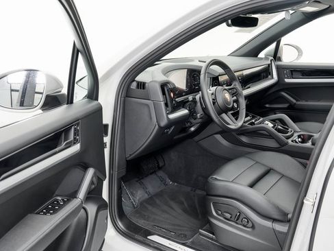 Certified 2025 Porsche Cayenne image 7