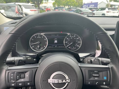Used 2025 Nissan Pathfinder SV FWD image 30
