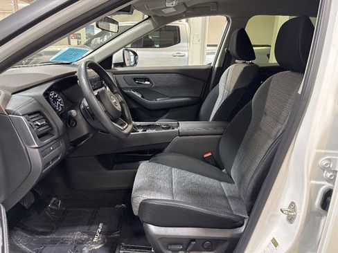 Used 2023 Nissan Rogue SV AWD/4WD image 17