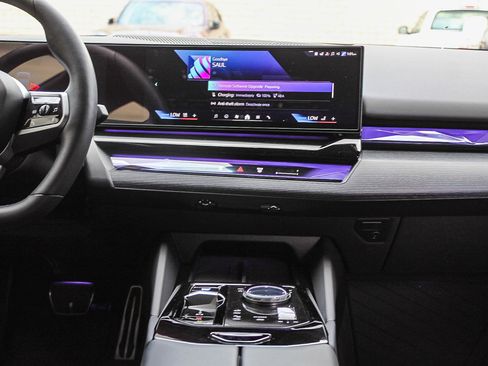 Used 2025 BMW i5 eDrive40i w/ M Sport Package image 13