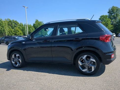 Used 2025 Hyundai Venue SEL FWD image 6