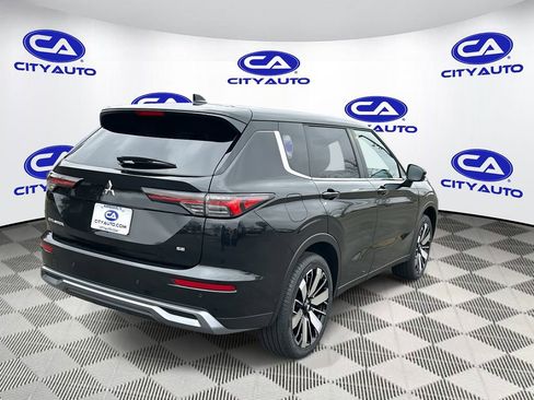 New 2026 Mitsubishi Outlander SE image 3