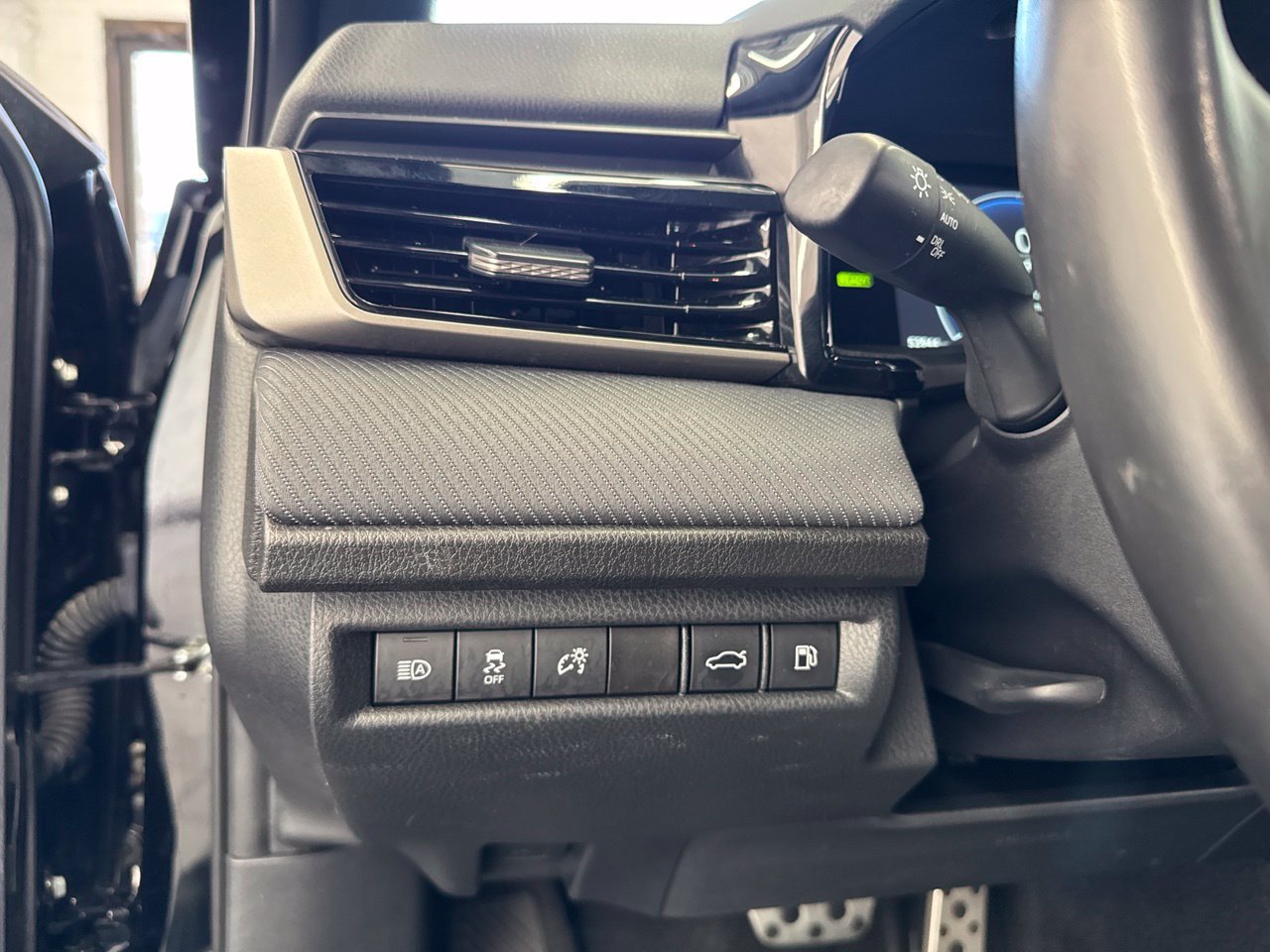 Used 2025 Toyota Camry SE w/ Convenience Package FWD image 32