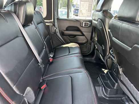 Used 2025 Jeep Wrangler Unlimited Rubicon AWD/4WD image 14
