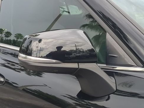 Used 2021 Toyota Highlander XLE FWD image 12