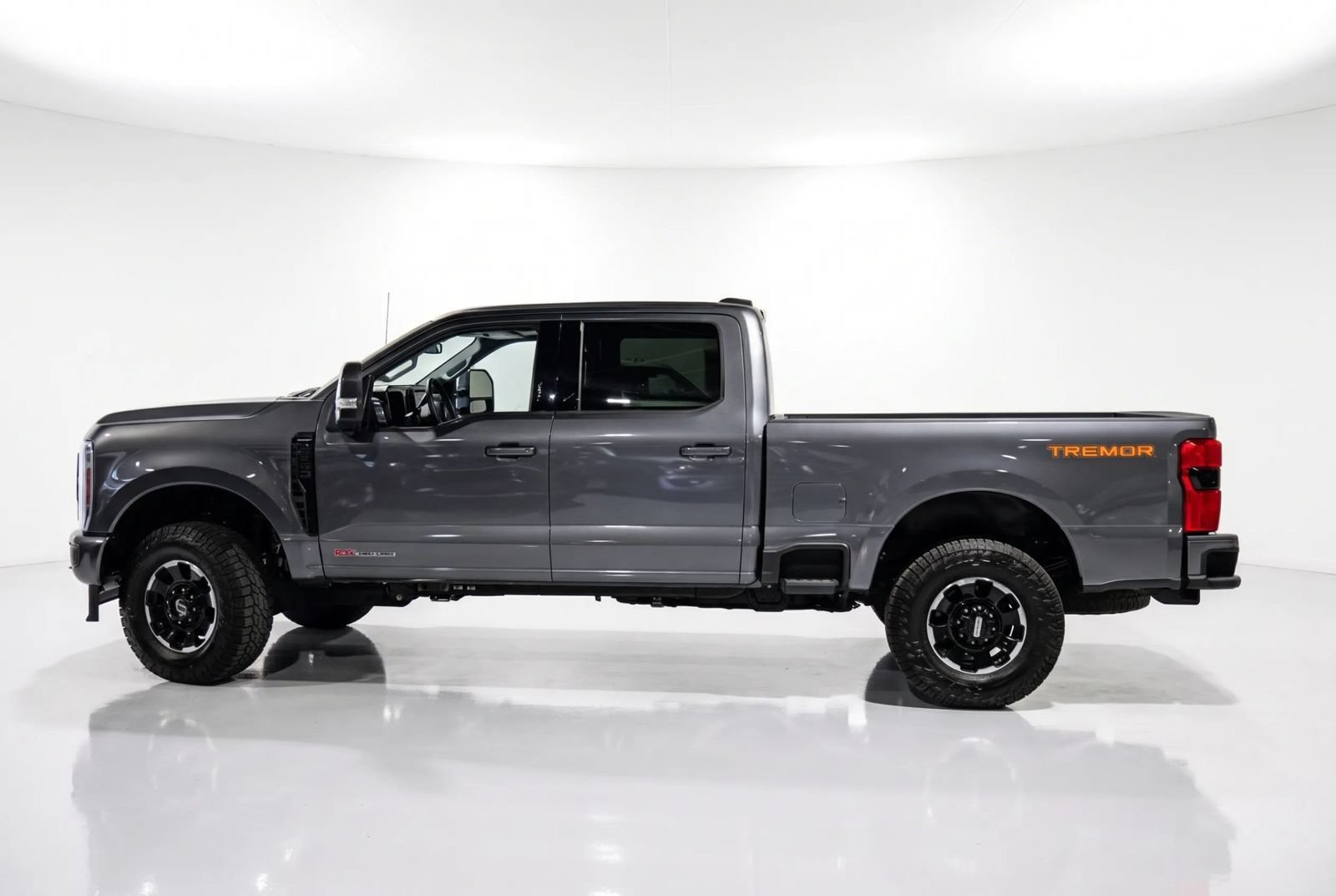 Used 2023 Ford F250 Lariat w/ Lariat Ultimate Package AWD/4WD image 3