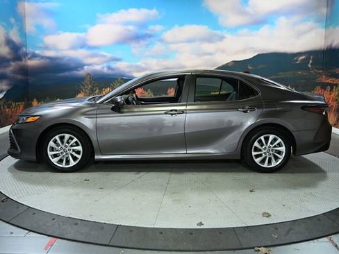 Used 2022 Toyota Camry LE image 5