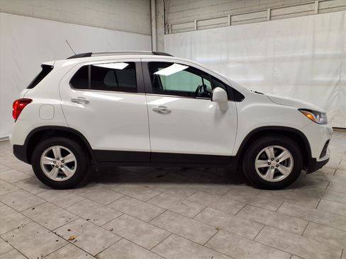Used 2019 Chevrolet Trax LT w/ LT Convenience Package image 10