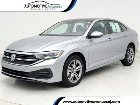 Used 2024 Volkswagen Jetta SE image 1