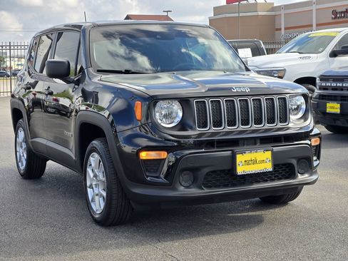 Used 2023 Jeep Renegade Latitude image 3