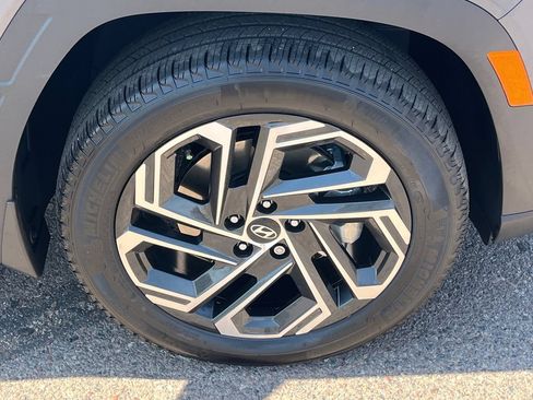 Used 2025 Hyundai Tucson Limited AWD/4WD image 8
