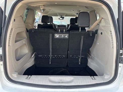 Used 2021 Chrysler Pacifica Touring-L image 16