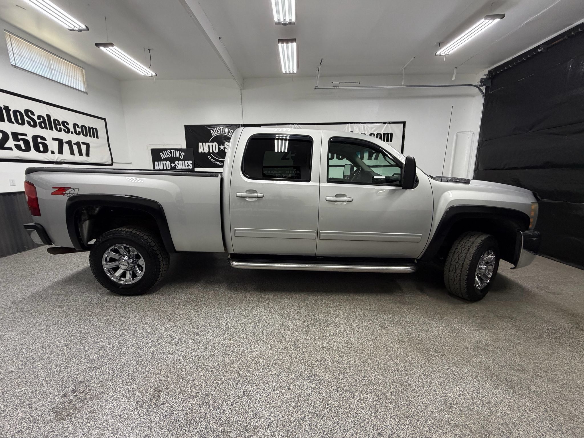 Used 2010 Chevrolet Silverado 2500 LTZ AWD/4WD image 2
