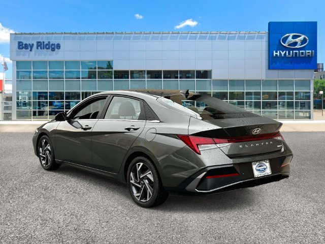 Used 2024 Hyundai Elantra Limited FWD image 7
