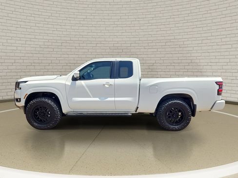 Certified 2025 Nissan Frontier SV w/ SV Convenience Package RWD image 8