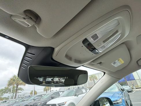 Certified 2024 Volvo XC60 B5 Plus w/ Protection Package Premier AWD/4WD image 33