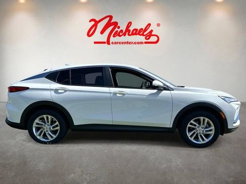 Used 2025 Buick Envista Preferred FWD image 2
