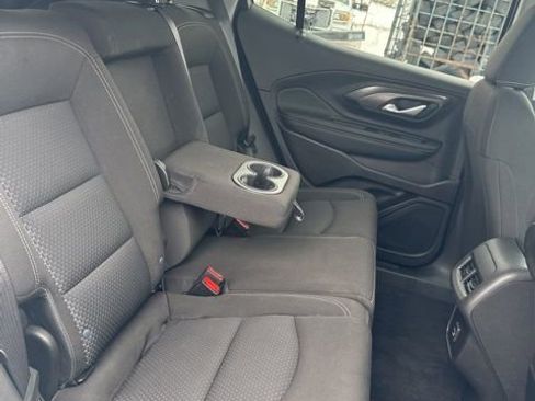 Used 2024 GMC Terrain SLE image 40