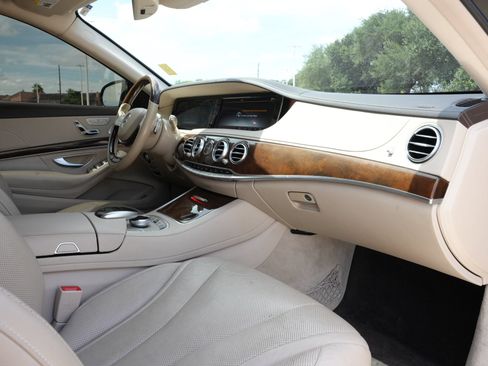 Used 2017 Mercedes-Benz S 550 Sedan image 23