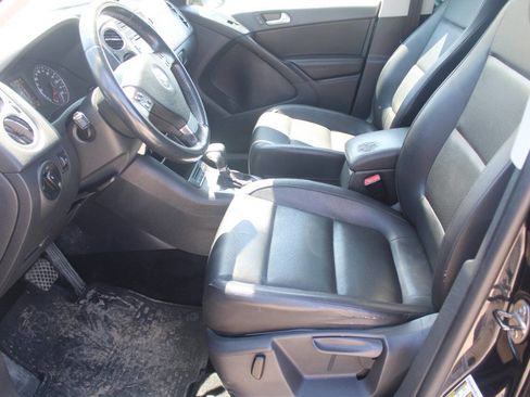 Used 2010 Volkswagen Tiguan SE image 12