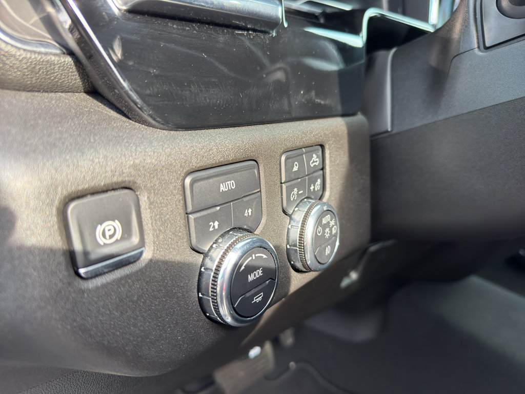 Used 2025 GMC Sierra 1500 SLT AWD/4WD image 15