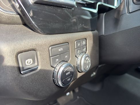 Used 2025 GMC Sierra 1500 SLT AWD/4WD image 15