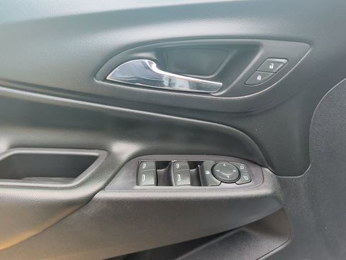 Used 2019 Chevrolet Equinox LT w/ Driver Convenience Package FWD image 10