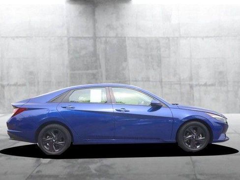 Used 2022 Hyundai Elantra SEL w/ Convenience Package FWD image 5
