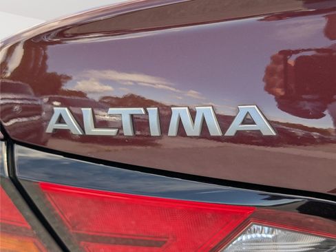 Used 2025 Nissan Altima 2.5 SL AWD/4WD image 9