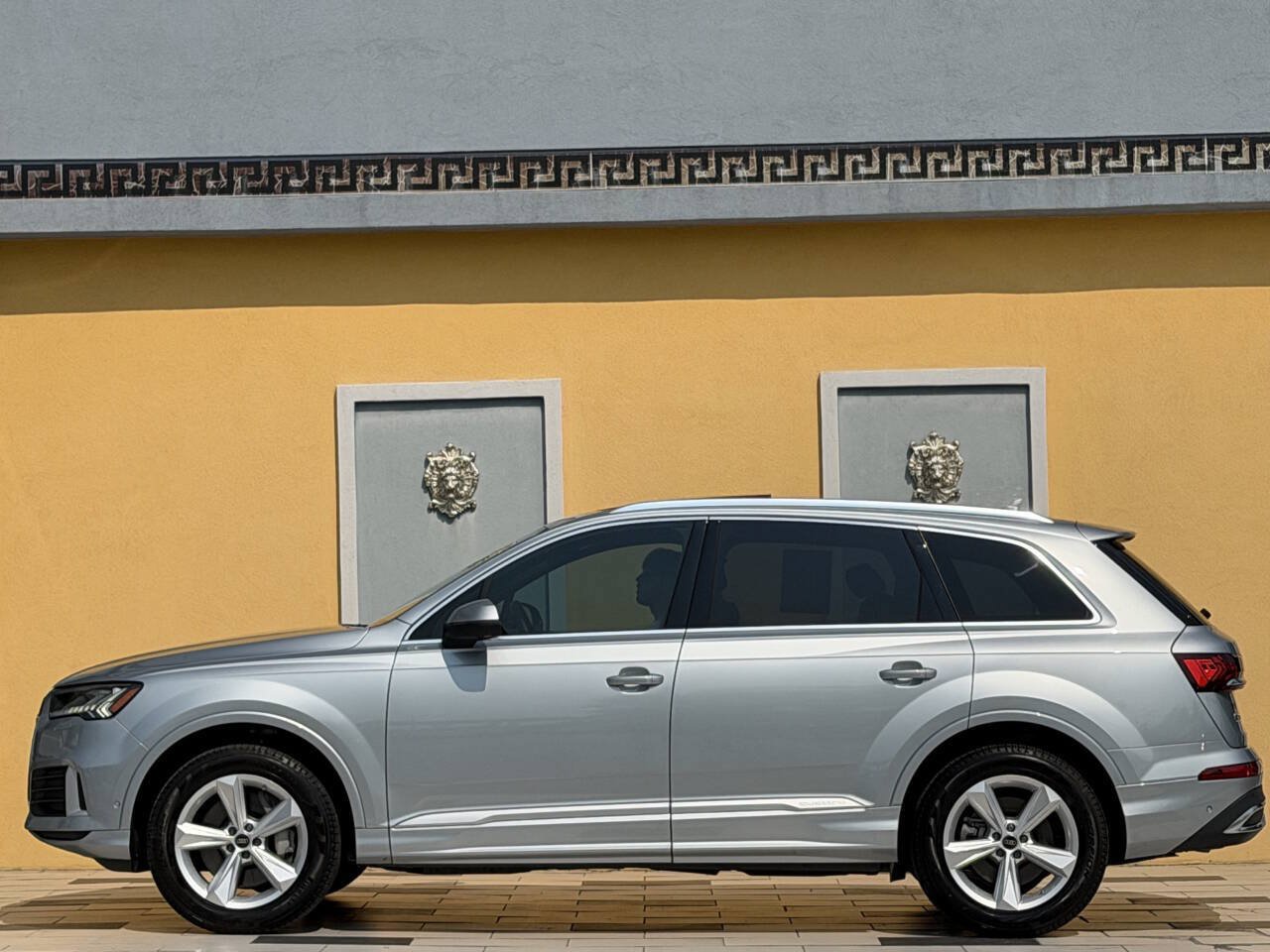 Used 2023 Audi Q7 2.0T Premium Plus w/ Premium Plus Package AWD/4WD image 8