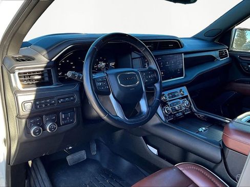 Used 2023 GMC Yukon Denali Ultimate image 13