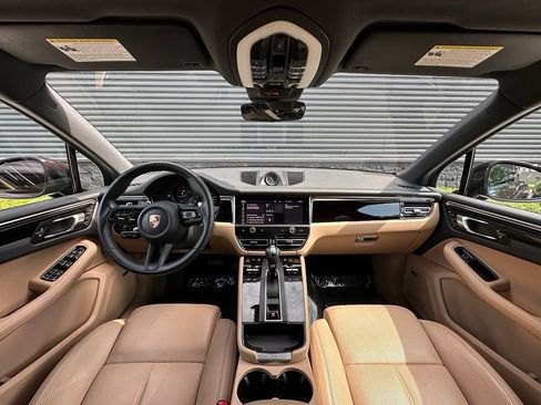 Certified 2024 Porsche Macan AWD/4WD image 6