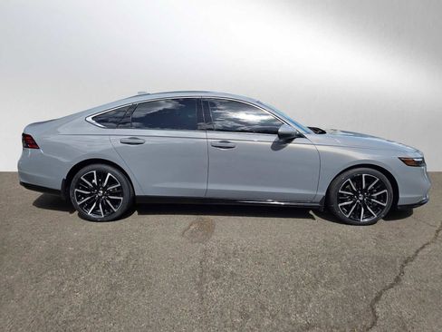 Used 2024 Honda Accord Touring image 2