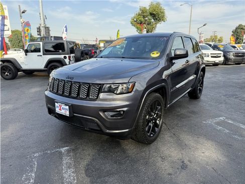 Used 2018 Jeep Grand Cherokee Altitude image 58