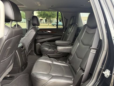 Used 2018 Cadillac Escalade Luxury AWD/4WD image 27