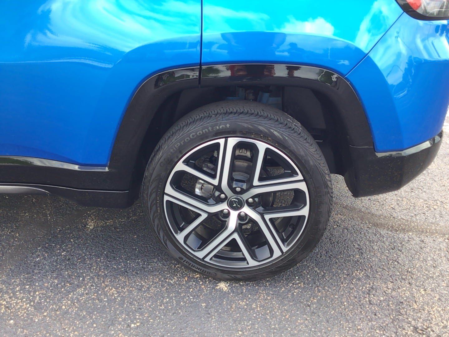 Certified 2025 Jeep Compass Limited w/ Elite Group AWD/4WD image 6