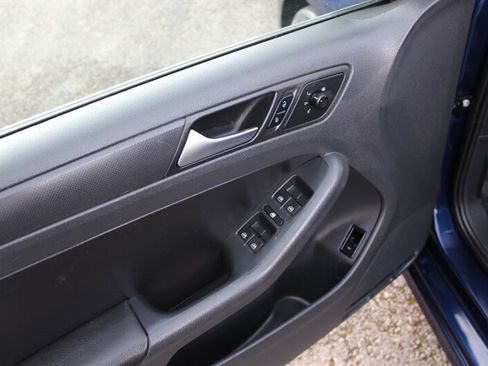 Used 2012 Volkswagen Jetta SE FWD image 11