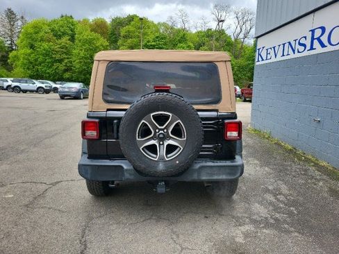 Used 2020 Jeep Wrangler Sport AWD/4WD image 7