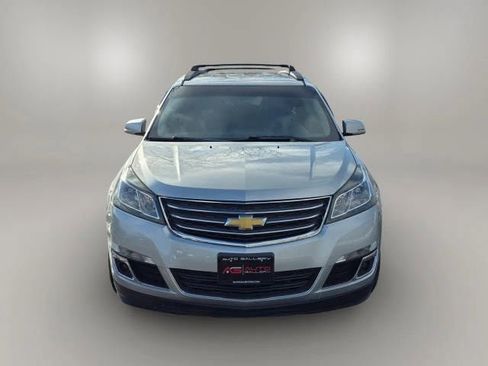 Used 2015 Chevrolet Traverse LT w/ Style and Technology Package image 2