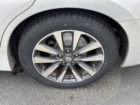 Used 2016 Nissan Altima 2.5 SL w/ Moonroof Package image 14