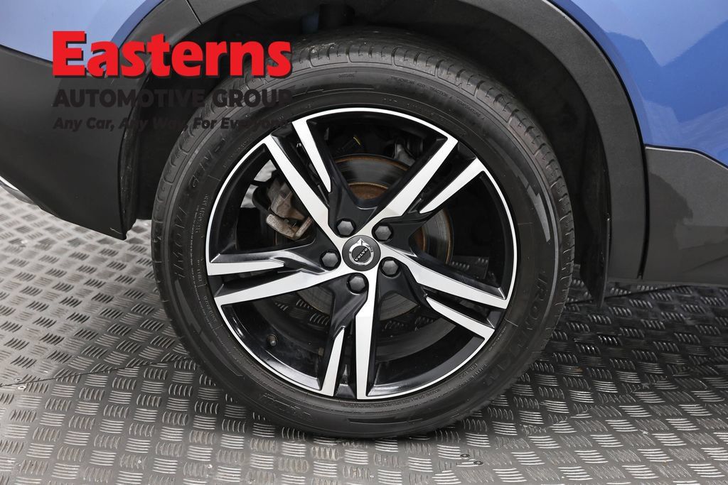 Used 2020 Volvo XC40 T5 R-Design AWD/4WD image 32