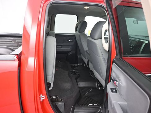 Used 2018 RAM 1500 Classic SLT AWD/4WD image 36
